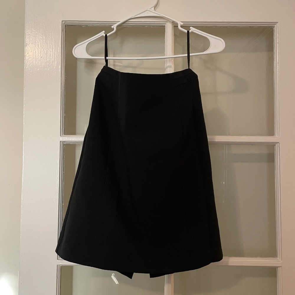Black skirt: 19.5 inch